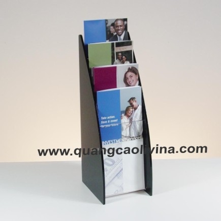 Kệ mica để tờ rơi tại bàn làm việc