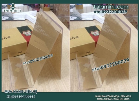 Kệ để sách mica được thiết kế đơn giản