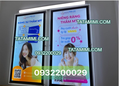 Khung tranh mica nụ cười xinh