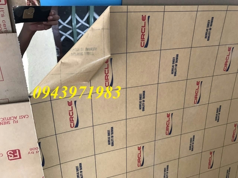 Khung mica gương siêu nét cho các trường múa