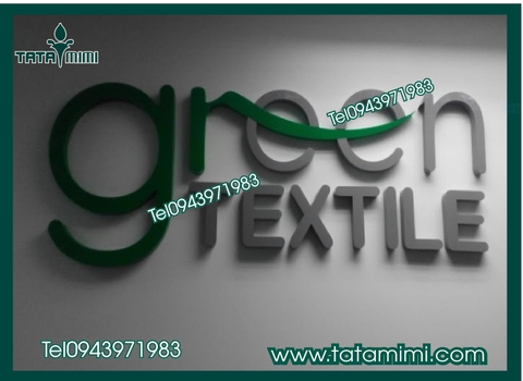 Logo công ty được gắn chữ nổi