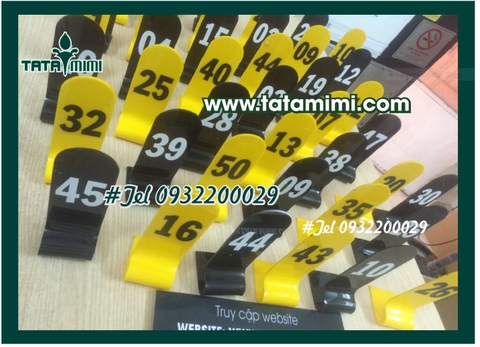 Biển số bàn với màu sắc phong phú