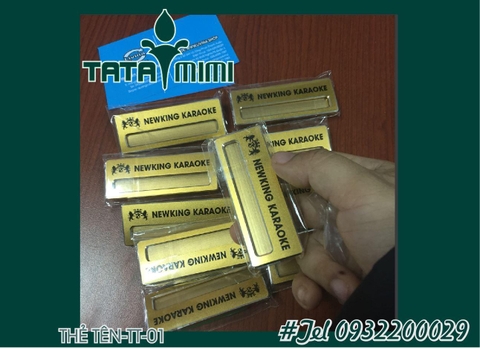 Bảng tên nhân viên kết hợp mica với đồng hoặc inox
