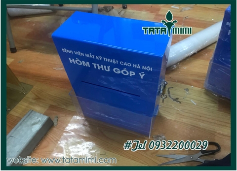 Thùng góp ý màu xanh coban mái bằng