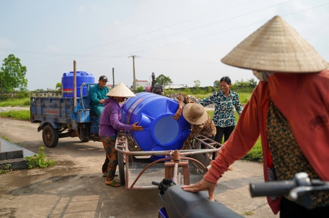 TẬP ĐOÀN SƠN HÀ TRAO TẶNG BỒN CHỨA NƯỚC CHO NGƯỜI DÂN KHÓ KHĂN TẠI NINH BÌNH