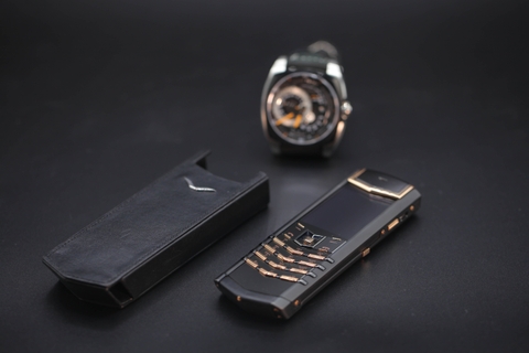 Vertu Signature S Black điểm vàng