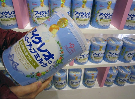 Sữa công thức pha sẵn có thể để được bao lâu?