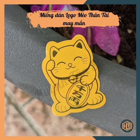 Miếng dán Mèo Thần Tài trang trí điện thoại.