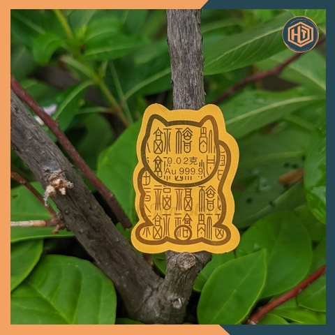 Miếng dán Mèo Thần Tài trang trí điện thoại.