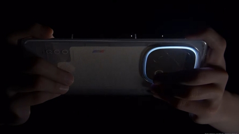 Rò rỉ: IQOO  15 Mini sẽ dùng chip Dimensity 9500+ và màn hình 6.31 inch nhỏ gọn