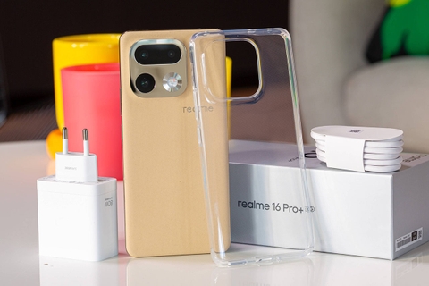 Trên Tay realme 16 Pro+ 5G: Mặt Lưng Vân Da Sang Trọng, Màn Hình 6.500 Nits, Pin 7.000 mAh Và Camera 200MP