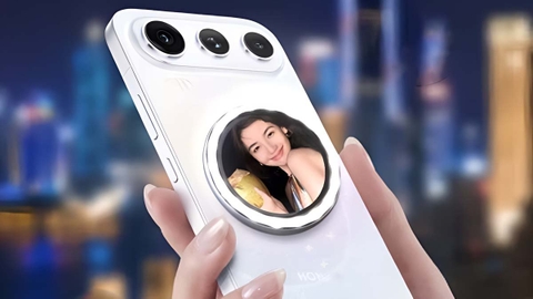 HONOR Rục Rịch Ra Mắt Điện Thoại Màn Hình Phụ Độc Đáo Cùng Viên Pin Khủng 12,000 mAh