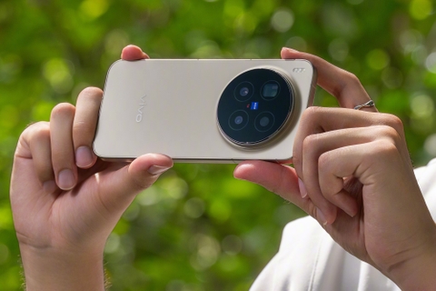 Vivo X500 Pro sẽ có màn hình nhỏ gọn như iPhone 18 Pro, bản Pro Max dùng camera tele 200MP