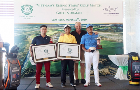 Bộ gậy golf dát vàng khắc chữ ký của Greg Norman sẽ được đấu giá tại giải Swing for Truong Sa