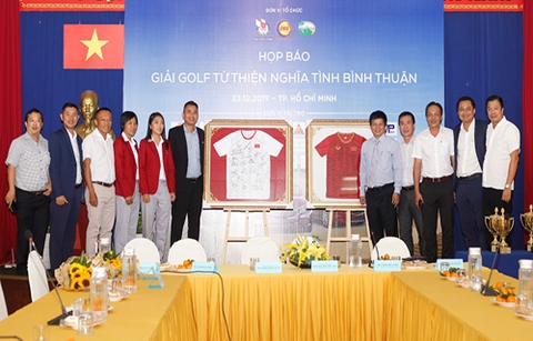 Áo đội tuyển nữ Việt Nam tặng Thủ tướng sẽ được đấu giá tại giải golf Từ thiện Nghĩa tình Bình Thuận