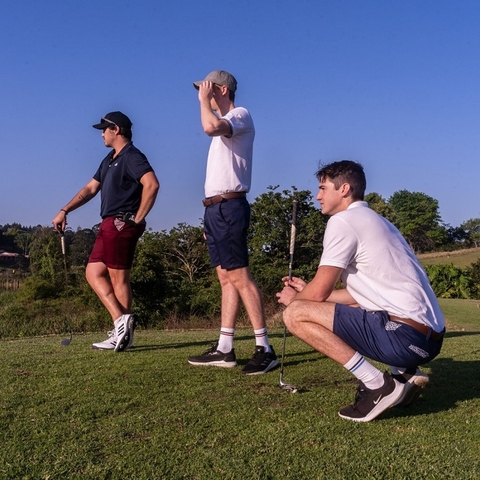 Quần short golf nam – Sự lựa chọn lý tưởng dành cho các quý ông trong những ngày hè nóng nực