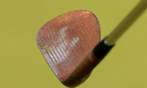 Tiger Woods sử dụng gậy wedge gỉ sét tại The Open 2024