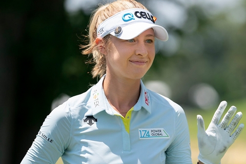 Jeeno Thitikul soán ngôi số 1 thế giới của Nelly Korda sau AIG Women’s Open