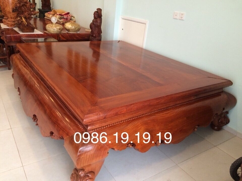 Chiếc sập gỗ trắc giá 1,5 tỷ đồng tại kho đồ cũ ở Hà Nội