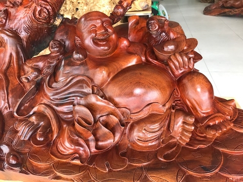 Hướng Dẫn Chọn Tượng Di Lặc Bằng Gỗ Theo Phong Thủy