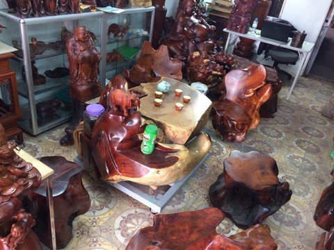 Bộ Bàn Ghế Gốc Hương Gia lai Ôm Đá khủng Có 1 0 2