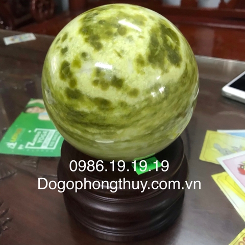 Quả cầu đá phong thủy Đá Ngọc  xanh Yên Bái, đk 16cm nặng 6kg