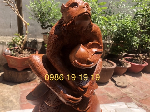 Tượng khỉ ôm trái đào trường thọ