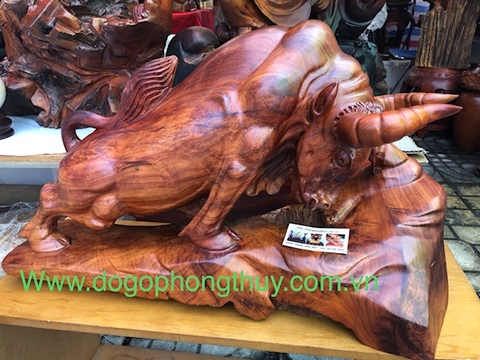 Tượng Bò Tót Gỗ Hương Gia Lai, Cao 42cm rộng 60cm sâu 26cm