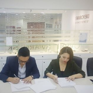 D'ROSIE & SWAROVSKI ĐAM MÊ SỰ LẤP LÁNH!