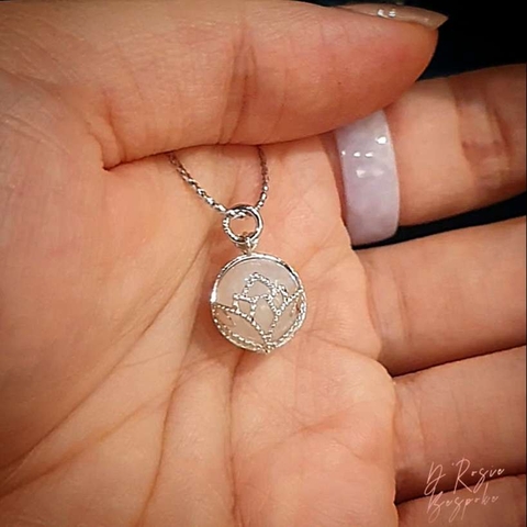 MẶT DÂY CHUYỀN MOONSTONE BỌC HỌA TIẾT HOA SEN