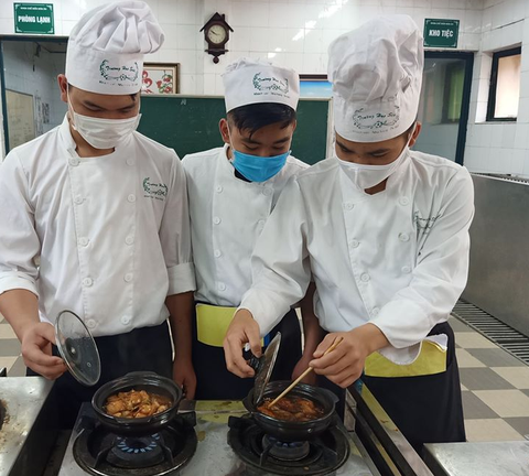 HOA SỮA ĐÓN HỌC SINH QUAY TRỞ LẠI HỌC TẬP SAU THỜI GIAN NGHỈ DỊCH