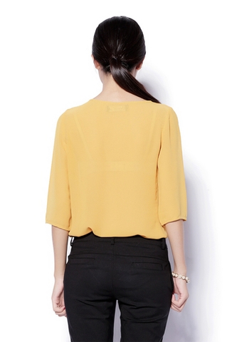Áo cổ tròn xếp ly trước