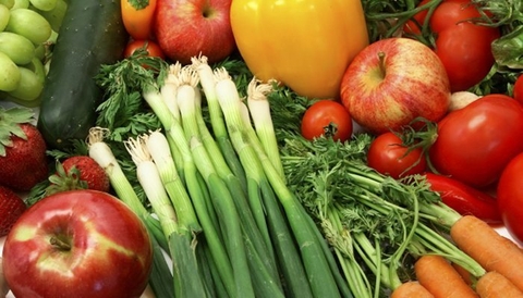 fruits and vegetables - Rau xanh tăng giá mạnh vì trời mưa, người dân nội thành lao đao
