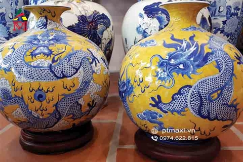 Bộ Bình Gốm Sứ Trang Trí Cầu Tài Lộc Trong Phong Thuỷ