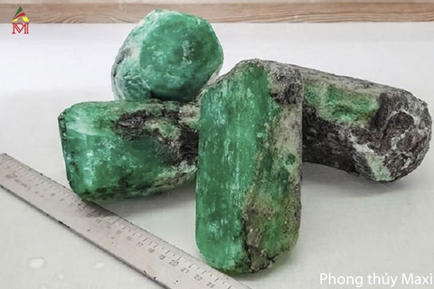 Bốn viên ngọc lục bảo lớn được tìm thấy tại mỏ Mariinsky trong 20 năm qua