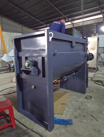 thùng trộn ngang cho bột & hạt nhựa