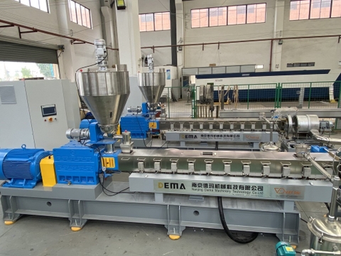 Máy tạo hạt nhựa tái sinh