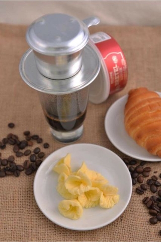 Cà phê bơ ba đồng tiền.