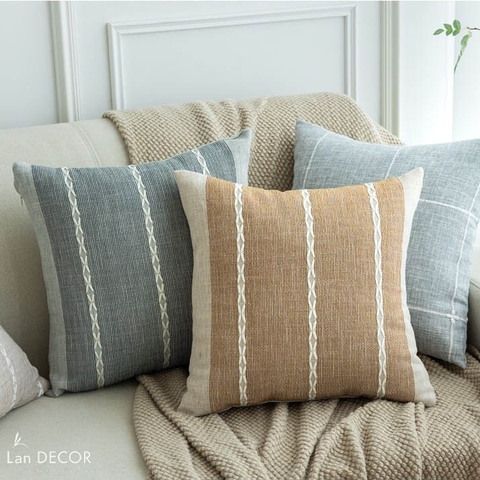 Vỏ gối tựa sang trọng Landecor mẫu thêu hàng trái tim kem - VG265