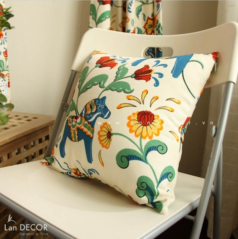 Khăn trải bàn họa tiết đa sắc Landecor - TB562