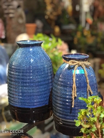 Bình gốm xanh lam cổ thắt có nơ (23cm) - BG444