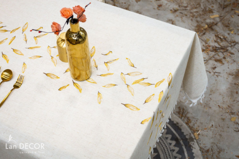Khăn trải bàn thêu lá vàng ren chuông - TB470