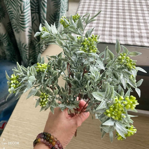 Cành Lá Giả Trang Trí- Cành Lá Ngải Cứu Có Hoa Cắm Mix Tường Cây Xanh (5 nhánh, 33cm)- HC1349