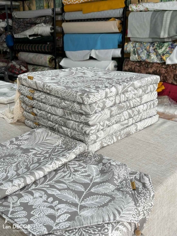 Đệm Ghế Họa Tiết Lá Nâu Thiết Kế Lan Decor (45x45cm)- ĐG577