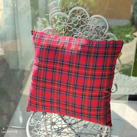 Gối tựa Giáng sinh, Noel,họa tiết caro đỏ, bày sofa, phòng khách sang trọng - VG603