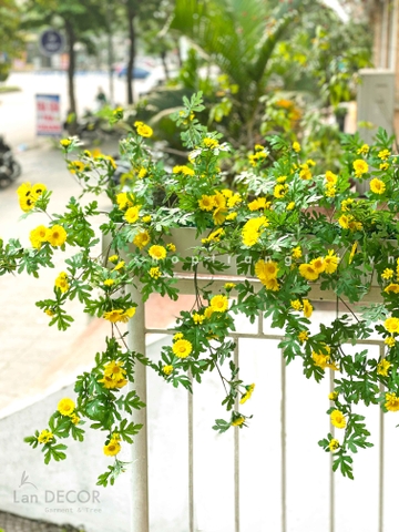 Hoa giả - Cành hoa Dã Quỳ trang trí tiểu cảnh, bồn hoa, giỏ treo decor nhà cửa LanDecor 90cm (Trắng/vàng) - HC1097