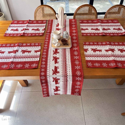 Khăn runner họa tiết tuần lộc trải bàn noel, tiệc Giáng sinh sang trọng, lịch sự cho bàn ăn- TBR590