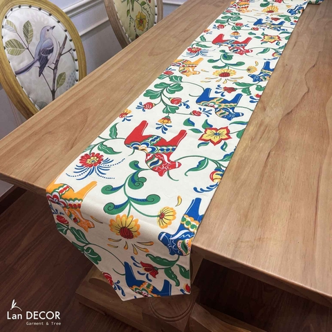Khăn trải bàn runner họa tiết ngựa độc đáo, decor căn hộ nổi bật- TBR562