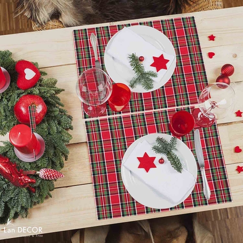 Tấm lót bàn ăn họa tiết caro đỏ cho mùa Giáng sinh, Noel bày tiệc sang trọng, lịch sự- TBA581