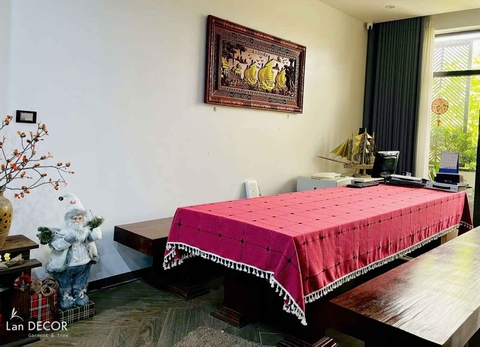 Khăn trải bàn kẻ ô vuông lớn màu đỏ Landecor sang trọng -TB490